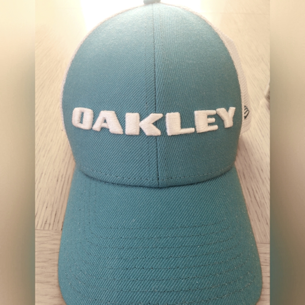 Oakley hat New Era unisex BNWOT